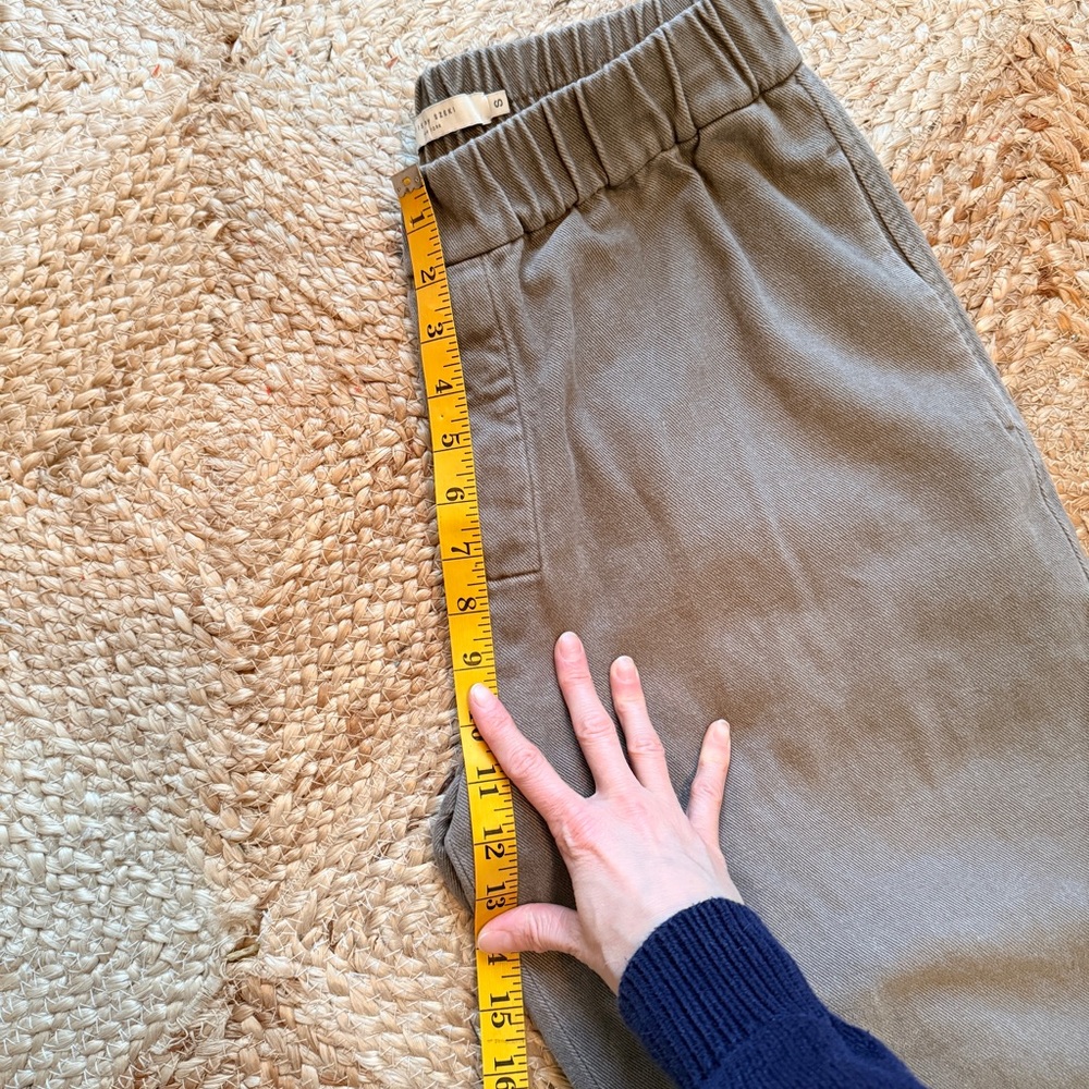 7115 by Szeki NYC Relaxed Elastic Waist Pants in Gray - Picture 5 of 11